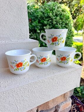 Vintage Corelle Wildflower Coffee Cups Set of 4 Corning USA 1970s Floral Mugs